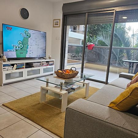 Amazing Apartment In Raanana Up To 5 Guests - & Swimming Pool - Jacuzzi & Gym エクステリア 写真