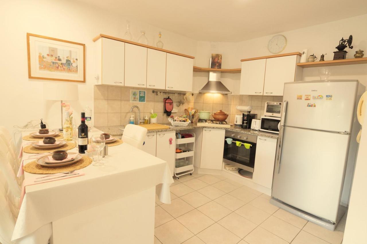 Amazing Apartment In Raanana Up To 5 Guests - & Swimming Pool - Jacuzzi & Gym エクステリア 写真