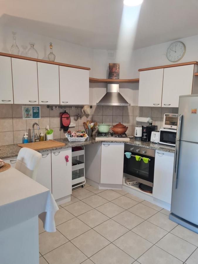 Amazing Apartment In Raanana Up To 5 Guests - & Swimming Pool - Jacuzzi & Gym エクステリア 写真