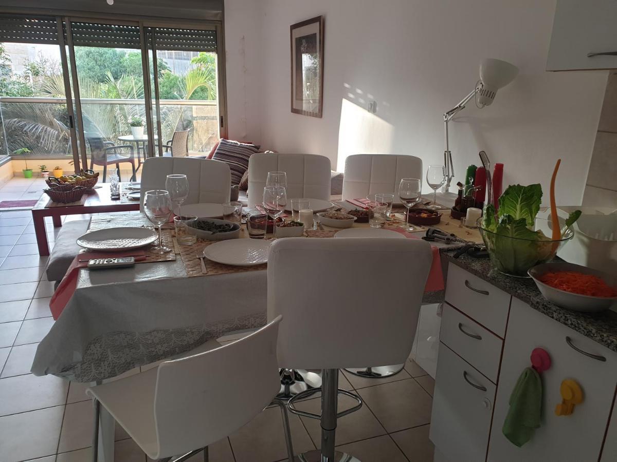Amazing Apartment In Raanana Up To 5 Guests - & Swimming Pool - Jacuzzi & Gym エクステリア 写真