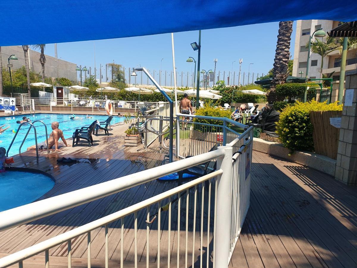 Amazing Apartment In Raanana Up To 5 Guests - & Swimming Pool - Jacuzzi & Gym エクステリア 写真