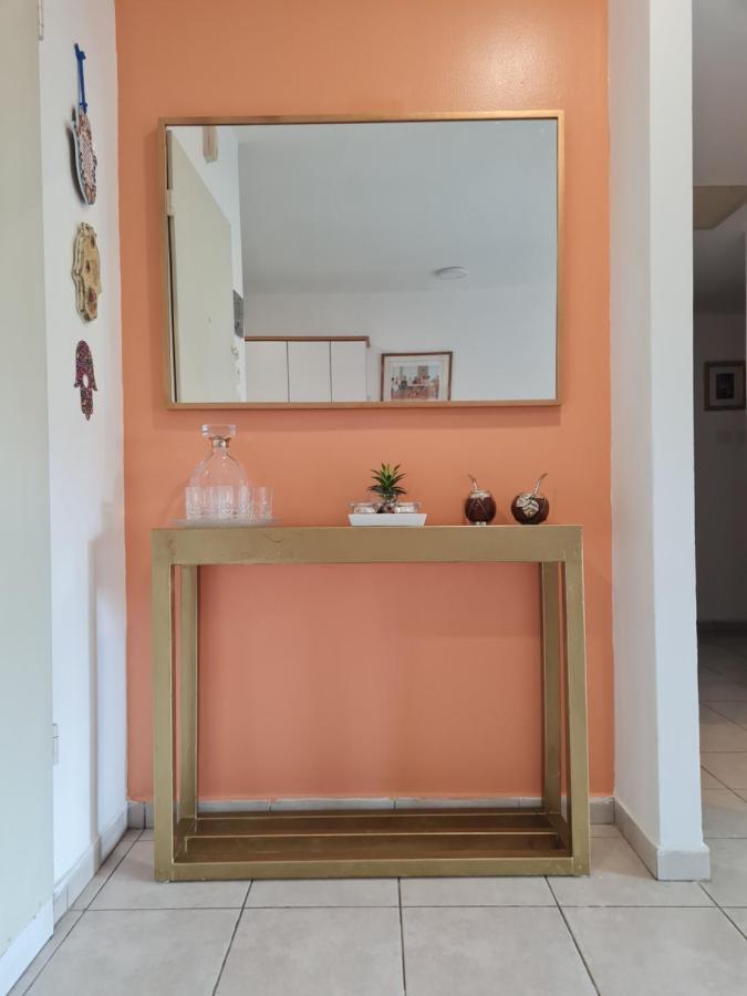 Amazing Apartment In Raanana Up To 5 Guests - & Swimming Pool - Jacuzzi & Gym エクステリア 写真