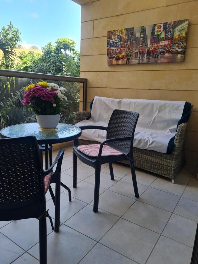 Amazing Apartment In Raanana Up To 5 Guests - & Swimming Pool - Jacuzzi & Gym エクステリア 写真