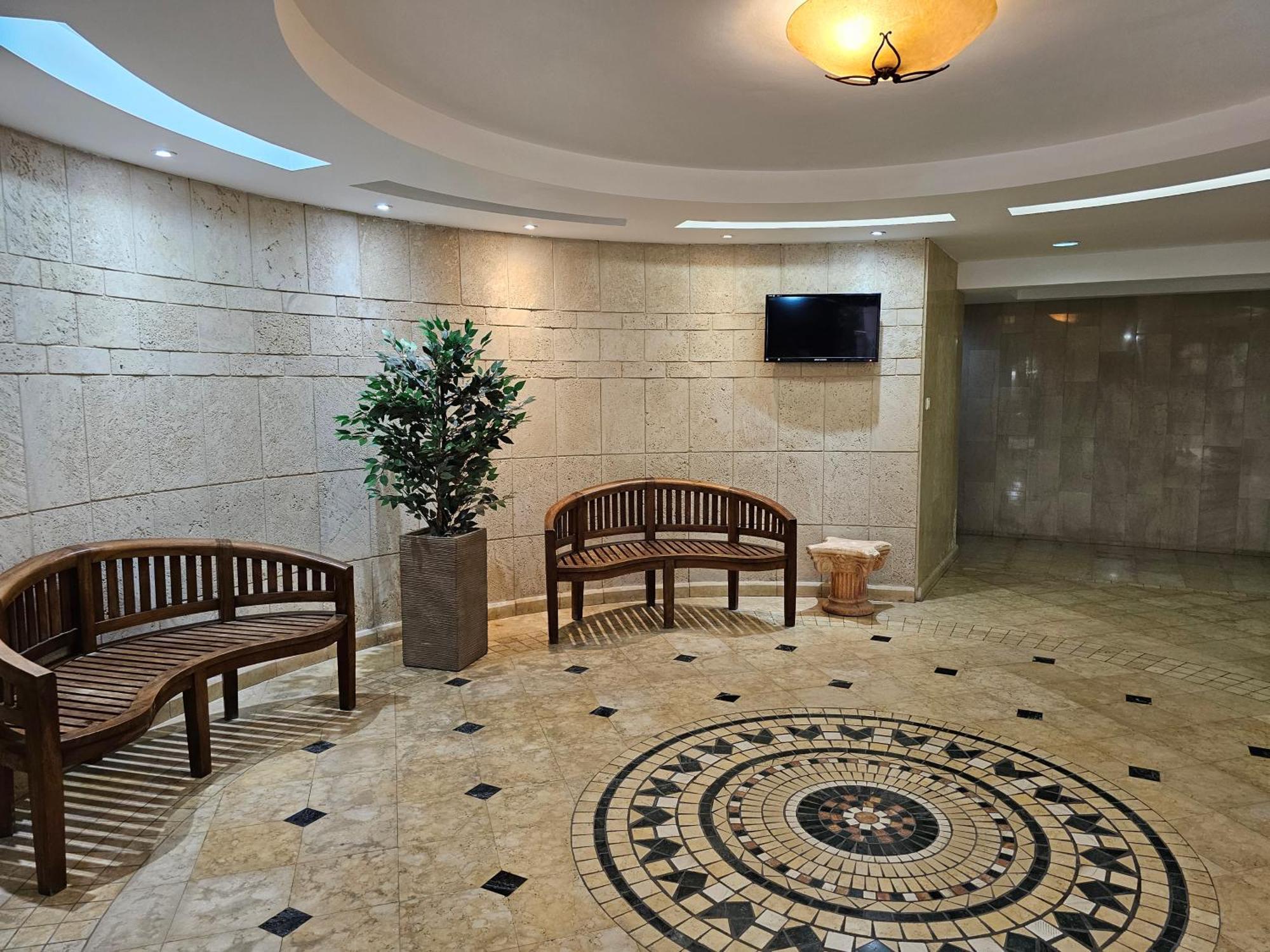 Amazing Apartment In Raanana Up To 5 Guests - & Swimming Pool - Jacuzzi & Gym エクステリア 写真
